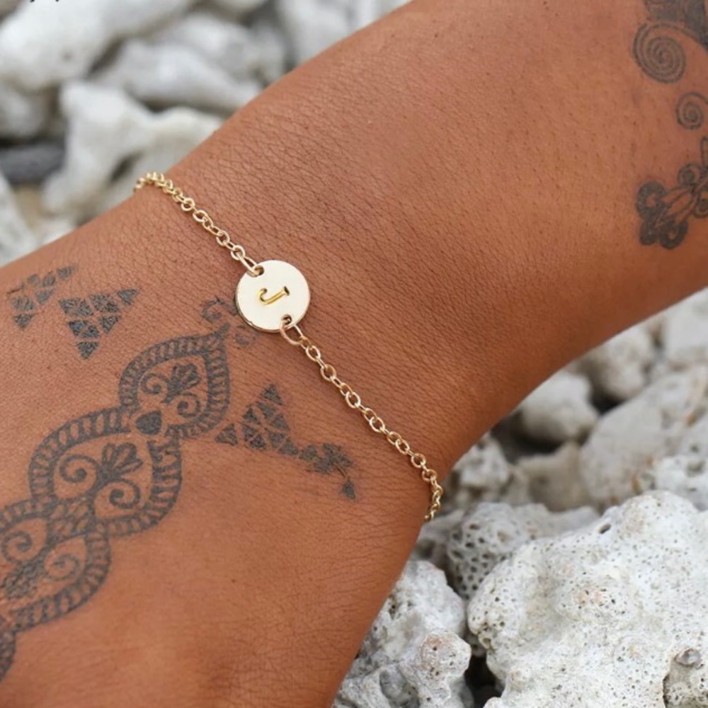 Minimalist Initial Letter Pendant Simple Bracelet - Picture 10 of 15